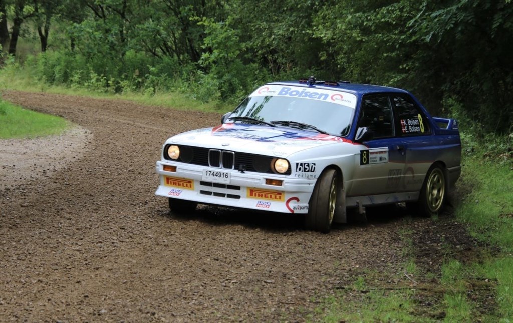 BMW’en på grus
(Foto: Allan Post)